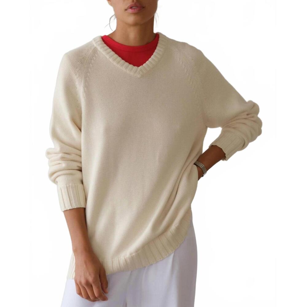 NEW DONNI. cotton cashmere v-neck sweater in creme - Picture 2 of 4